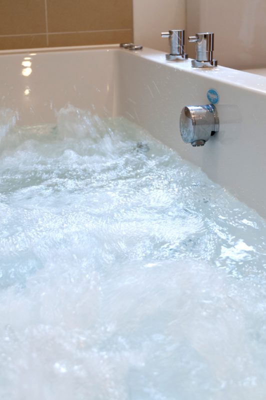 Jucuzzi bath in holiday lodge