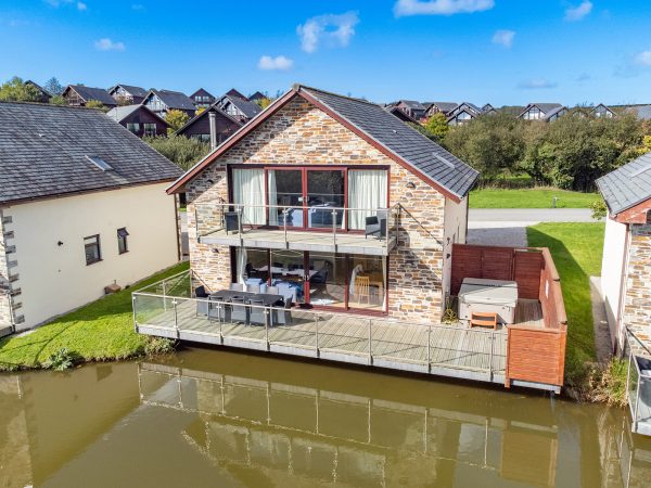 luxury hot tub holidays lodges cottages near padstow cornwall