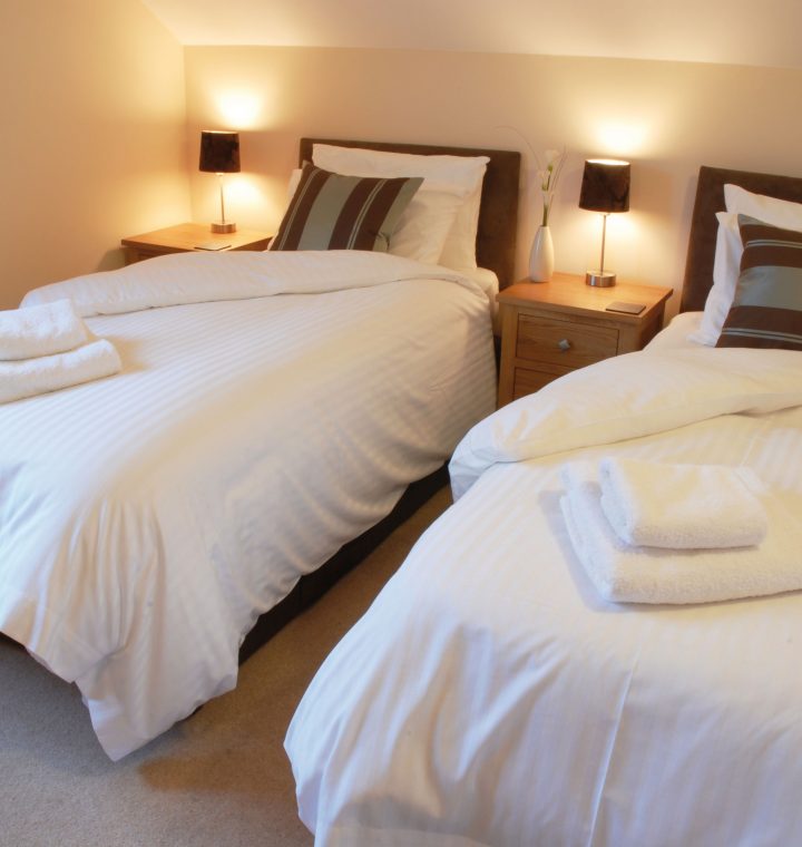 Queenwood Holidays Twin bedroom